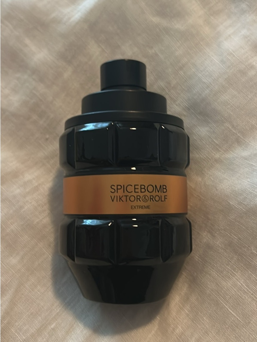 Viktor & Rolf Spicebomb Extreme Black with Gold Band